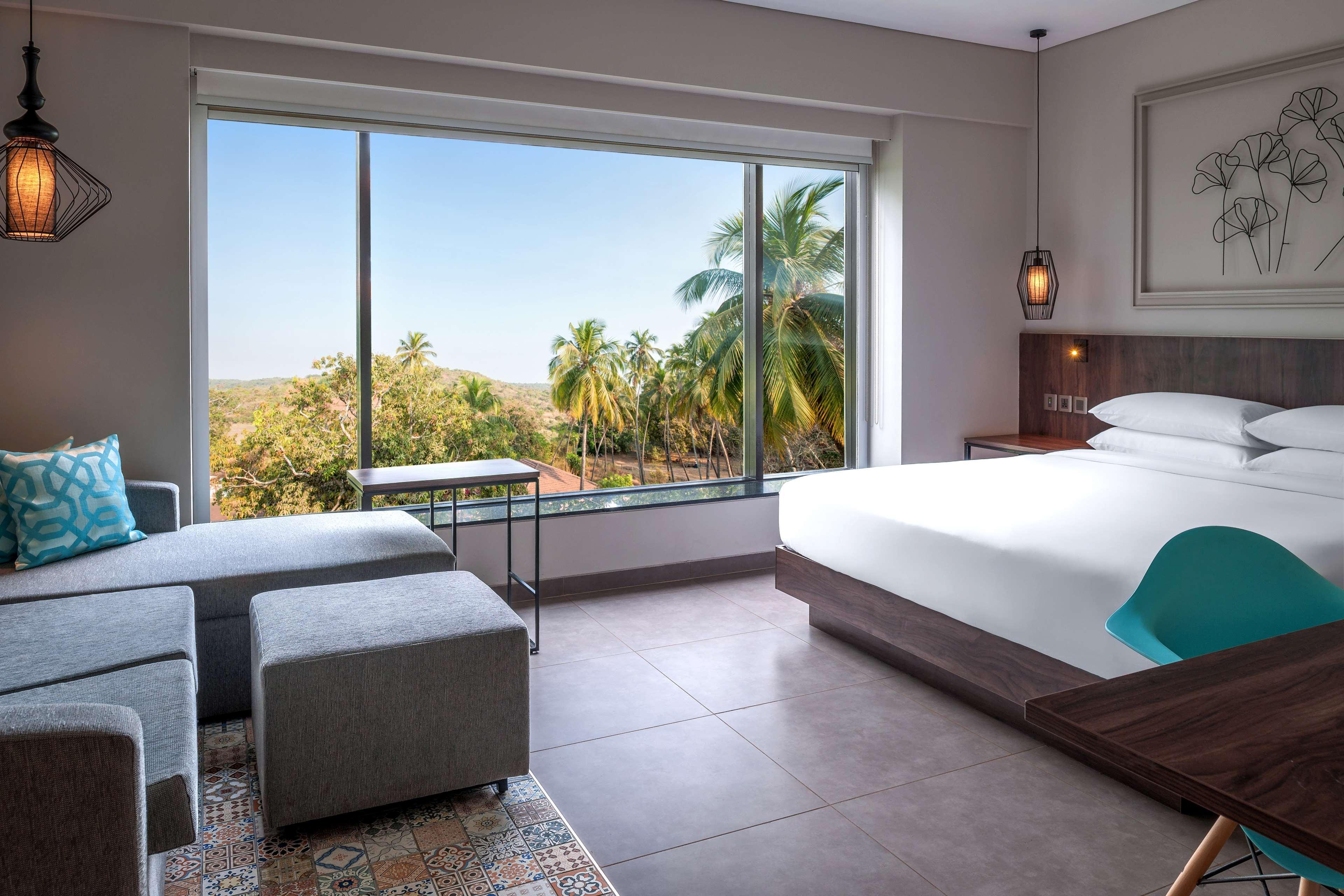 Hyatt Centric Candolim Goa Bagian luar foto Deluxe Room
