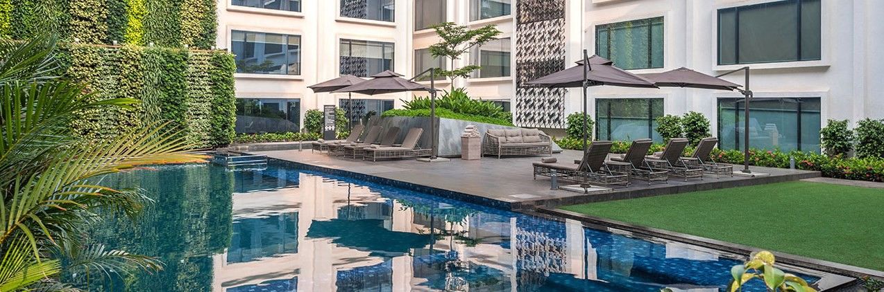 Hyatt Centric Candolim Goa Bagian luar foto The swimming pool at the hotel
