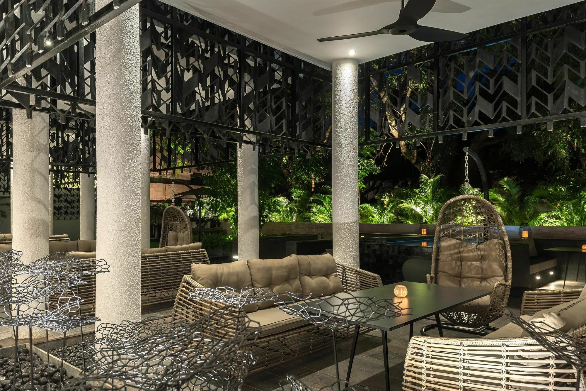 Hyatt Centric Candolim Goa Bagian luar foto The interior of the hotel